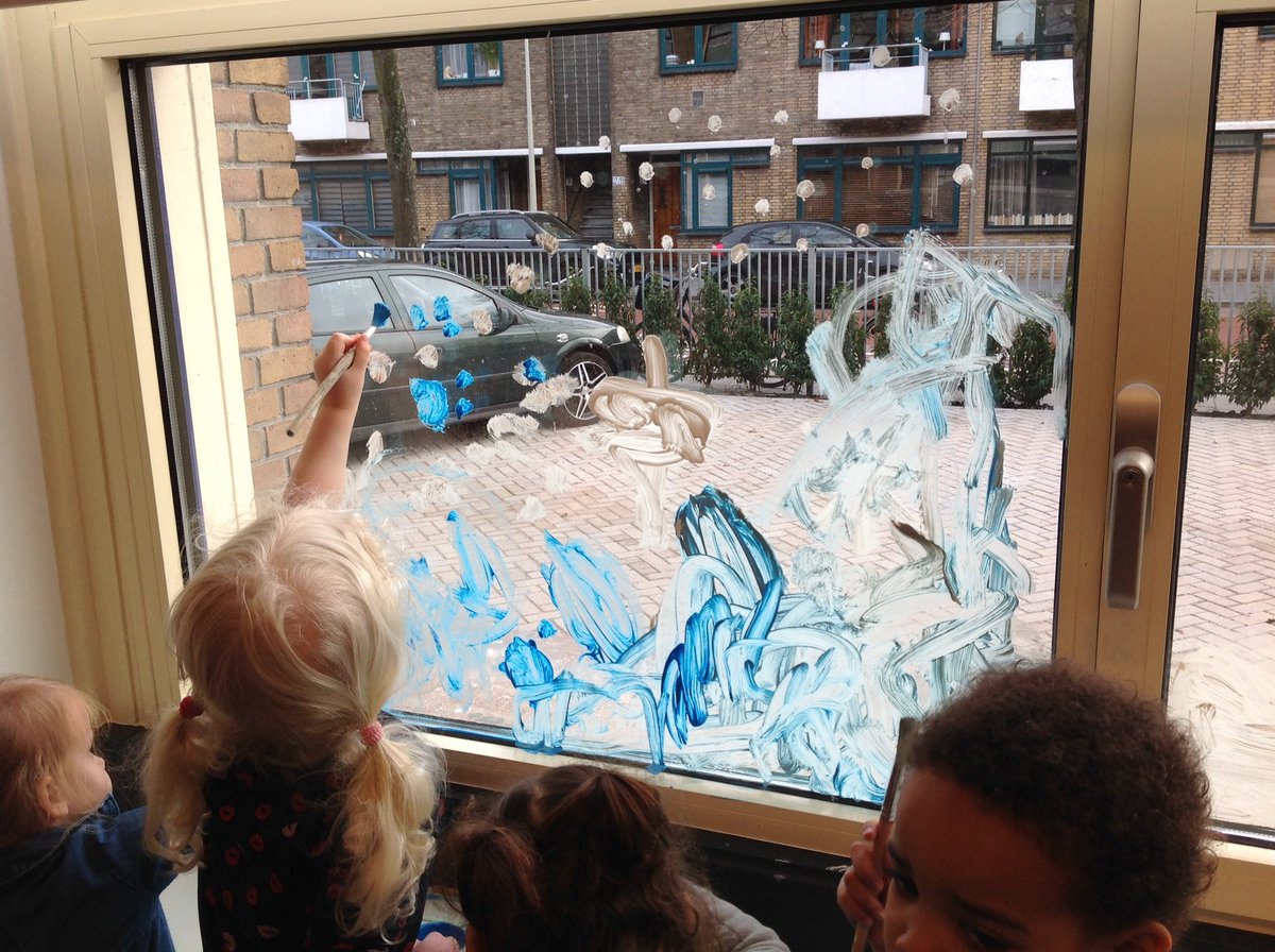 tlsclass1's tweet photo. The TLS has been snowed in! #sensory #creativity https://t.co/UwnqiMuL16