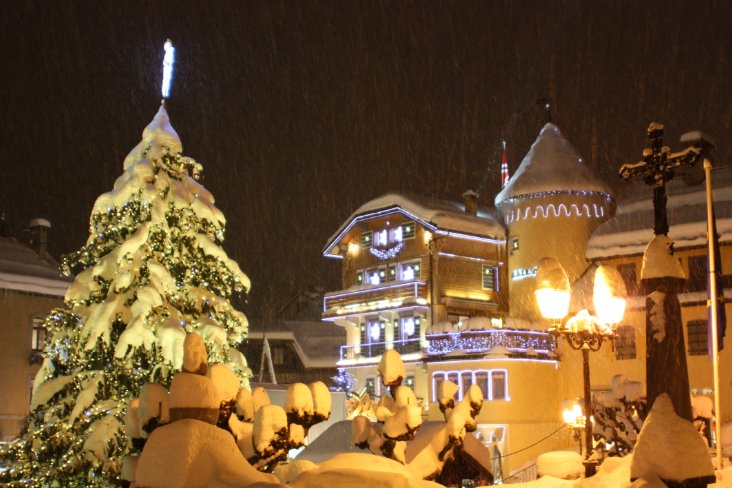 intercorphotels's tweet image. Si vienes a #Megève podrás disfrutar de uno plan divertido y diferente.
Todos los viernes tienes la oportunidad de asistir a las 18:30 horas, a la visita guiada "Un Crimen en el Paraíso".❄⛰
Una actividad original para toda la familia.
➡ intercorpgrp.com