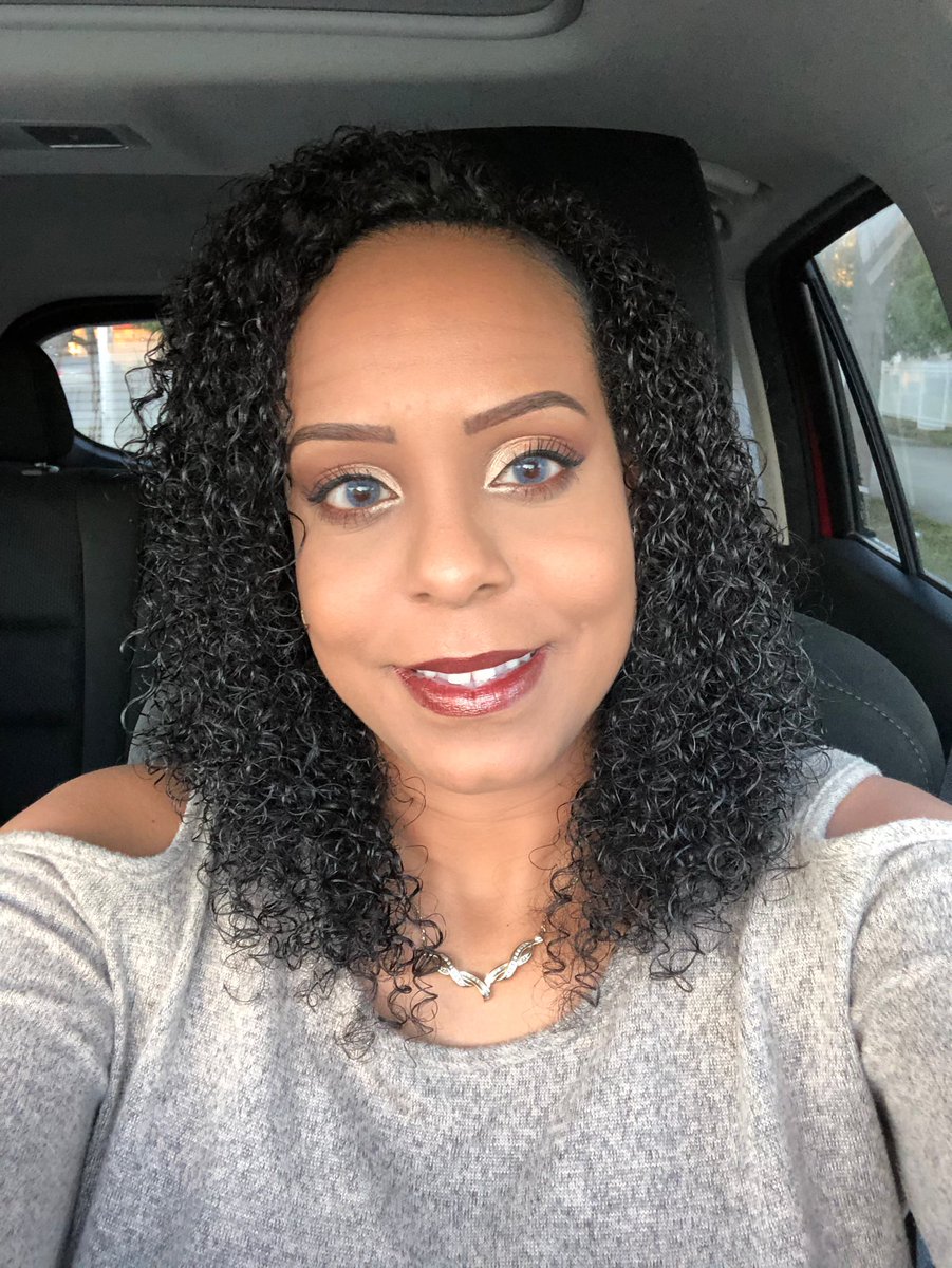 JackieNaturals's tweet photo. My look today💄 My #curls have been so defined (yet elongated) &amp; shiny all week thanks to @unclefunkysdaughter #curlymagic. I think I’m going to have to use this as my final step on wash day. I’m really impressed! #tgif #naturallight #curlspoppin #lovingmynaturalhair #sub4sub https://t.co/HHscOuyVmv
