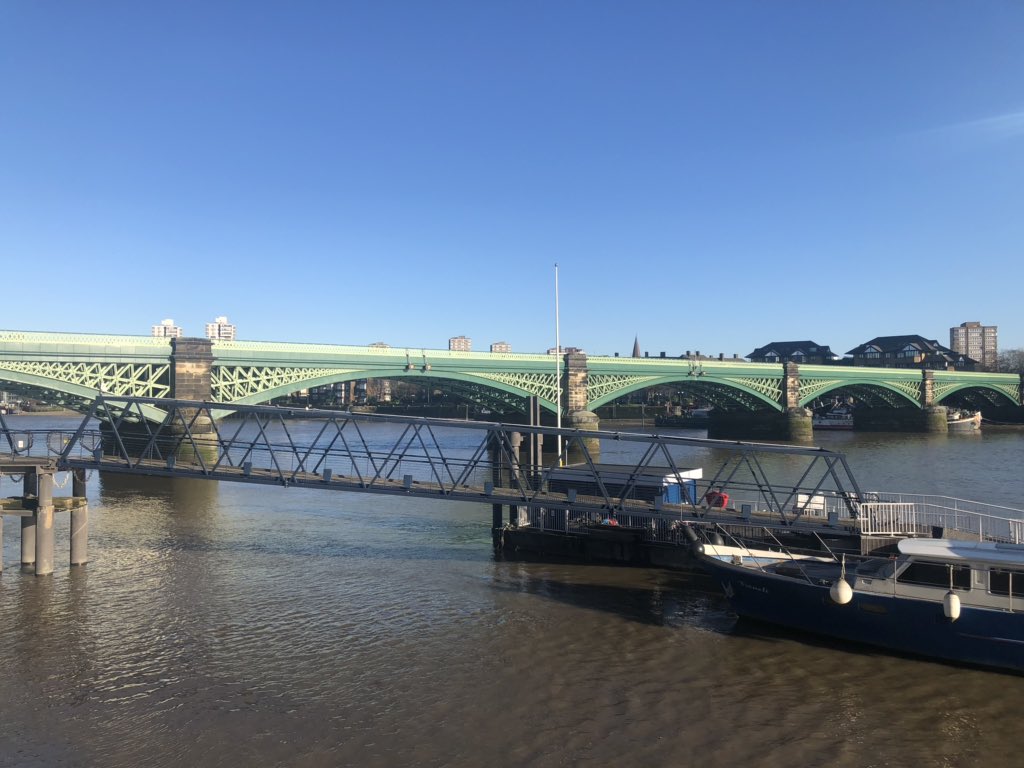 DecayeuxS's tweet photo. De passage Ce jour  à Londres pour évaluer auprès de notre filiale @daduk les conséquences d’un Brexit plus que jamais éminent. L’Angleterre bascule dans l’incertitude ... https://t.co/yHcpfows07