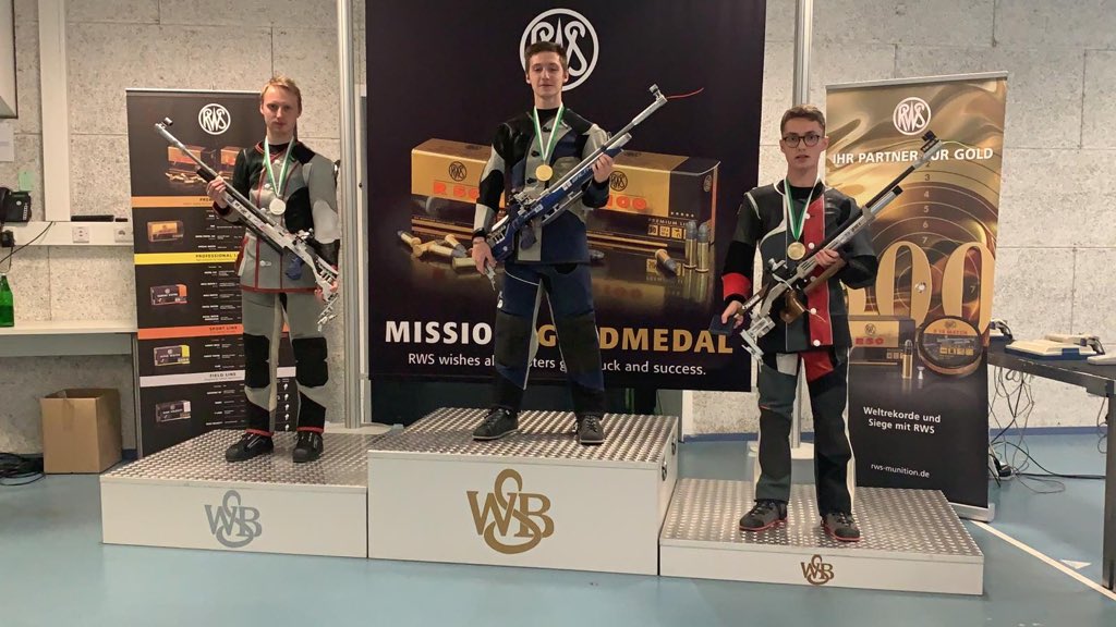 tir_ff's tweet photo. #RWSCup Deuxième journée, deuxième match et deuxième titre pour Clément Pichard en #Carabine 10m Juniors Garçons 👏🏻🥇
Nicolas Mompach, quant à lui, décroche une très belle médaille de bronze 🥉💪🏻 #TirSportif #ShootingSport #TeamFance https://t.co/zoaMoNNL4a