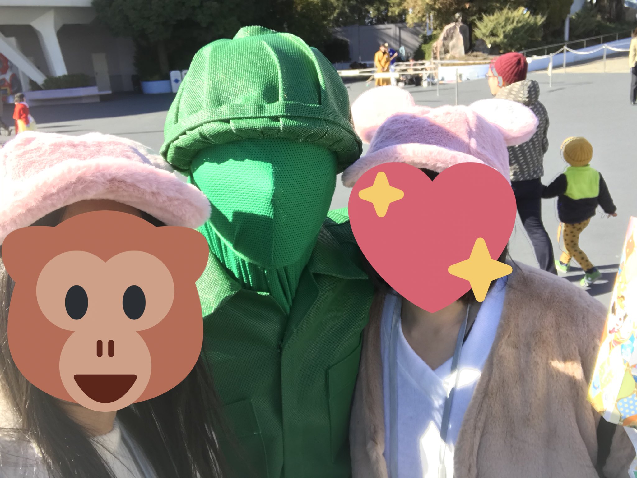 だーさん 子牛 aでもディズニー楽しみたいんじゃ キャラクターとたくさん写真撮れてデブくなる鏡で爆笑しながら写真撮って大満足な1日でした ディズニーランド なんちゃって双子コーデ T Co Xdtkt2tntv Twitter