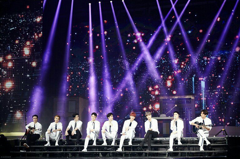 _WithEXOForever's tweet photo. ***** Social 50 challenge *****

🚨 Because EXO has dropped down to #6 on Social 50 🚨

Retweet and reply this tweet with EXO pics and tag @weareoneEXO @B_hundred_Hyun @layzhang in your tweets

*** Goal 1K retweets and 500 replies in 24 hours *** https://t.co/TvilIZocNo