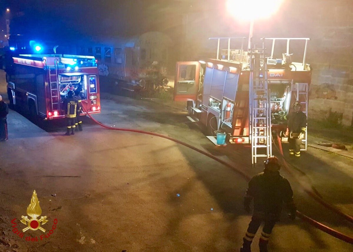 vigilidelfuoco's tweet photo. #Lecce #18gen, fino a notte inoltrata i #vigilidelfuoco sono stati impegnati a Copertino per un #incendio in un’area esterna presso la stazione ferroviaria: fiamme spente, ripristinata la sicurezza nell’area #soccorsiquotidiani https://t.co/IaUCc9LXrT