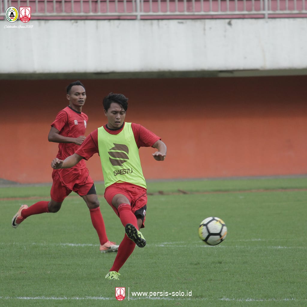 persisofficial's tweet photo. Galeri foto official training di Stadion Maguwoharjo. 18/01/19
Persis Solo akan menjalani laga Celebration Game melawan tuan rumah Pss Sleman , sabtu 19 januari 2019 di Stadion Maguwoharjo.
#persissolo #laskarsambernyawa #persisxpss https://t.co/Xs1hBNb4CD