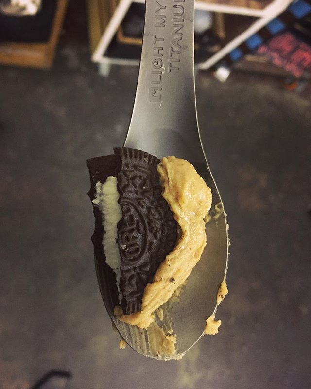 LDNBikeKitchen's tweet photo. PEANUT BUTTER AND OREOS 😍😍😍 What other combos have I been missing out on??? 😛😛😛 Can't believe I only just discovered this #betterlatethannever #weirdcombo #protein #sugar #carbs #carbsarelife #titaniumspork #snack #adventuresnacks #campingfood #o… https://t.co/3UxKqwbiIp https://t.co/TSmEM2eYUu