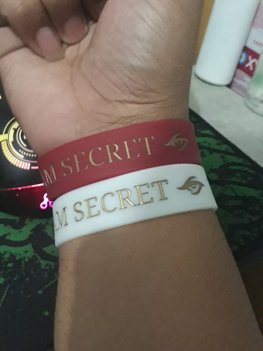 MulesMorales's tweet photo. @teamsecret Hell yes I am ready!! With these rubber bands from my #TeamSecretSanta I will give my energy to wrap this Major with victories!!! #SecretFighting #dota2 https://t.co/4tLOakWv6O