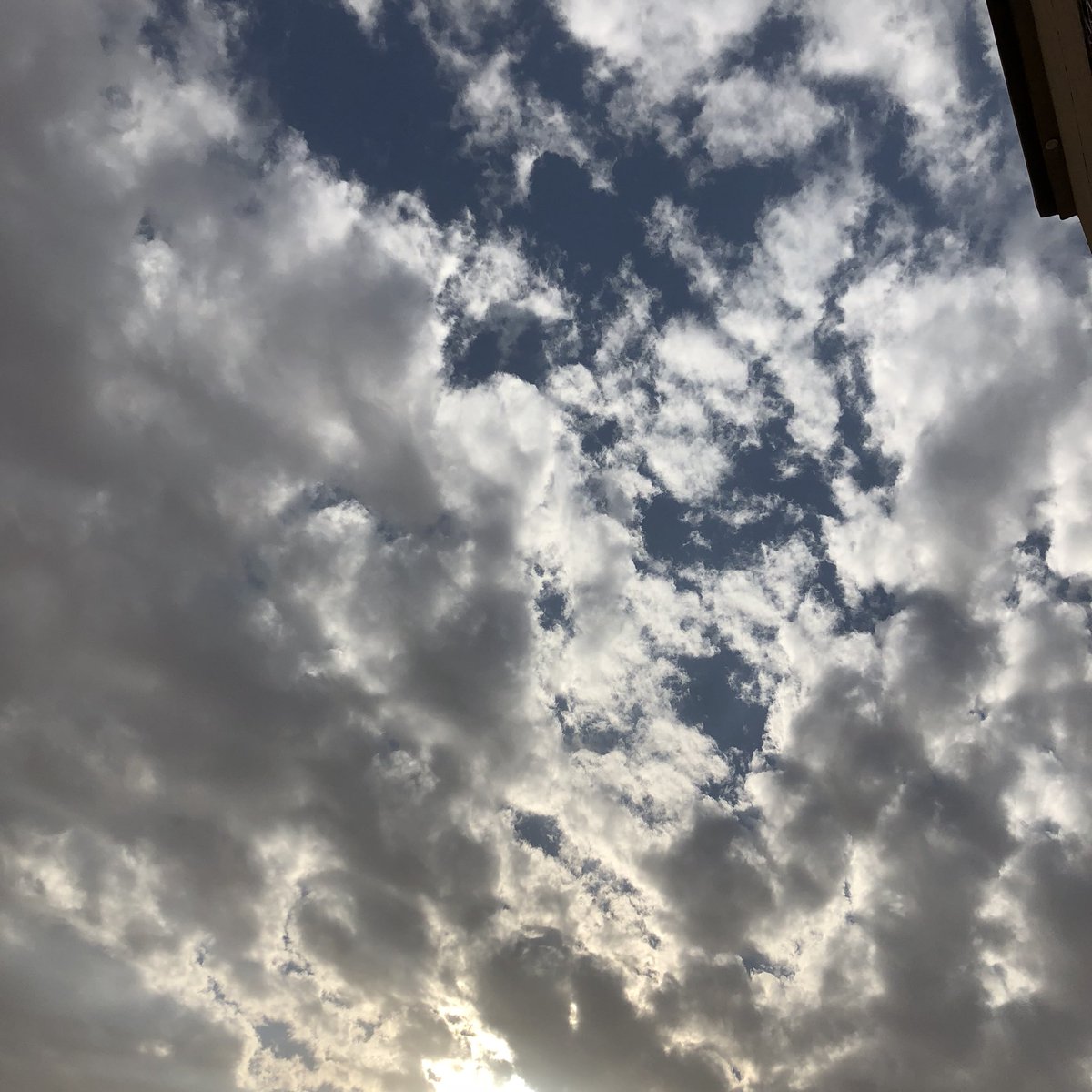 __ith3's tweet photo. عصريه يتوسدها الغيم💙.. https://t.co/56V91y74eO