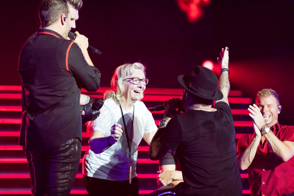 PHLiveVegas's tweet image. That feeling you get when it's #Friday! ♥️🙌♥️ Get your @backstreetboys tix now for their upcoming shows in Vegas! zps.to/BSB