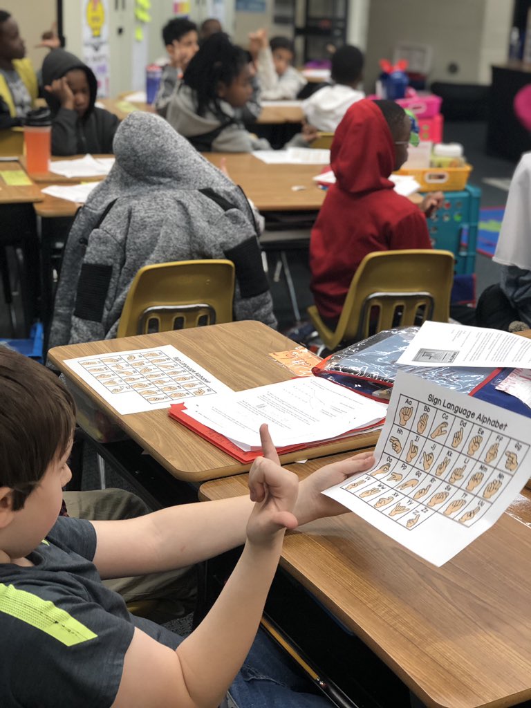 mrskimreysclass's tweet photo. This morning we are learning basic sign language to communicate better with our little buddies in @ProjectAuSome #bethechange 🤟🏻@HarbisonWestEl https://t.co/Xsp5jEza3N