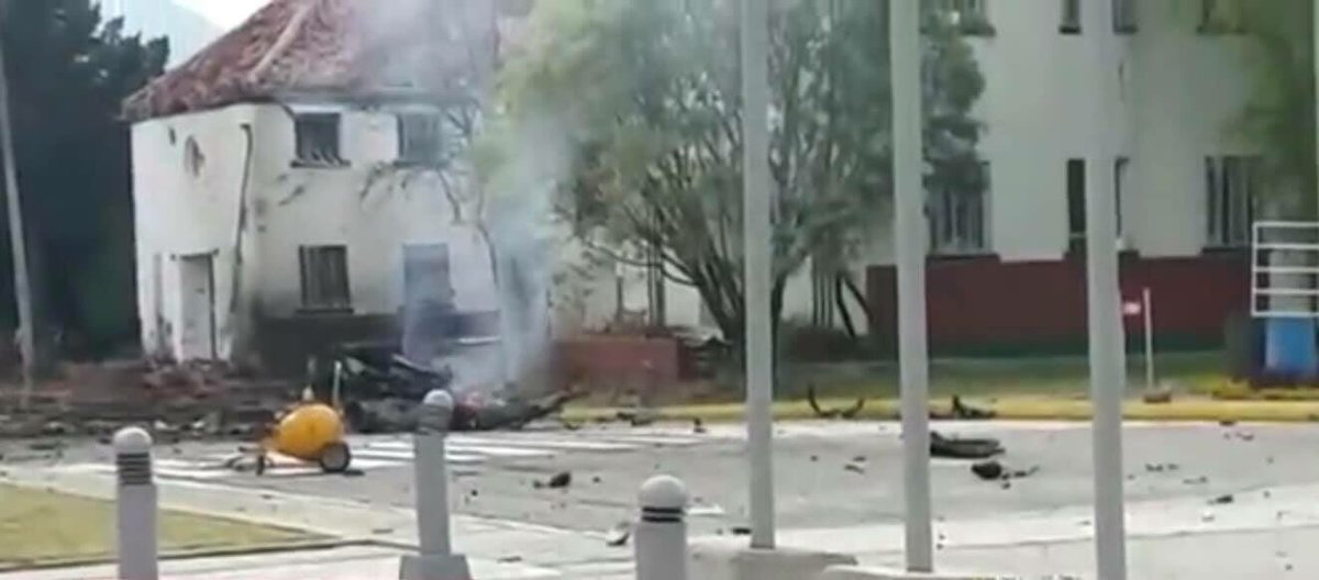 LiteralUK's tweet photo. 🇨🇴Colombia es sacudida por un fuerte atentado terrorista.

Entre las victimas se encuentran ciudadanos Ecuatorianos y panameños

#noALterrorismo #terrorismo #atentadoencolombia 
https://t.co/RHe5H0NoyK https://t.co/fFWz6cx31D