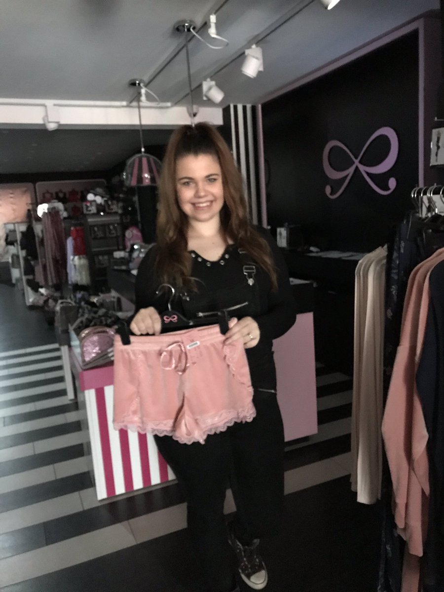 Jennifer is happy doing her internship at our local store in Hildesheim #hkmfun #Hunkemoller #teamwork
