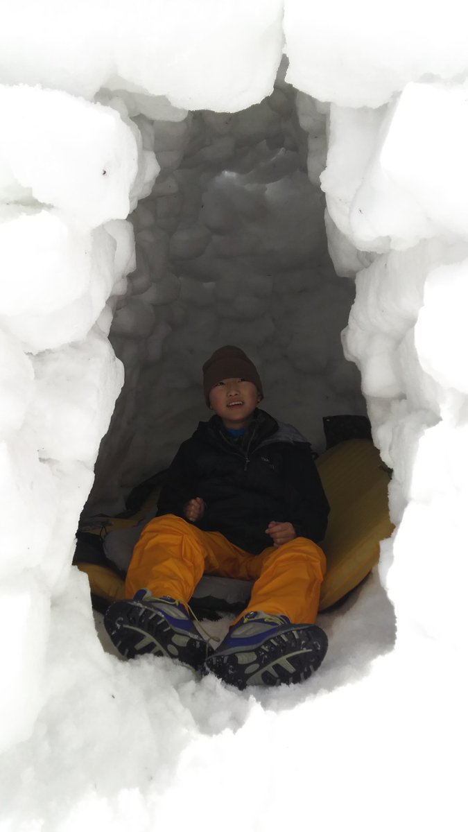 石井スポーツ 立川店 立川店 です 雪山で遊ぼう スノーソーとスコップが有れば素敵な食卓が作れます 切り出した雪のブロックでイグルーを作れば子供達のテンションもmax いざという時のビバーク訓練も兼ねて一石二鳥 スノーキャンプ イグルー