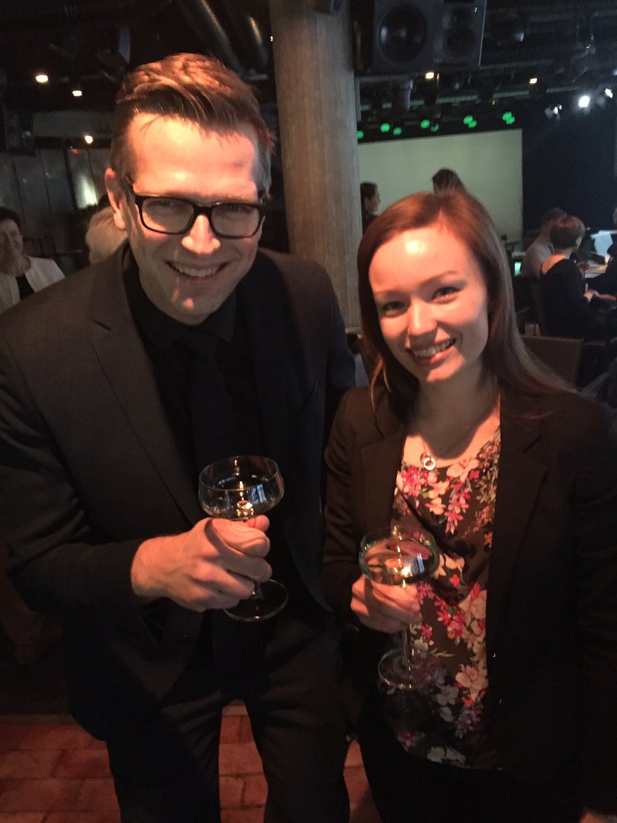 Apteekkarit (@apteekkarit) on Twitter photo Kaksi kirjoittajaa, professori <a href="/NiklasSandler/">Niklas Sandler</a> ja farmasian opiskelija Roosa Saarenmaa, Huomisen lääkkeet -pamfletin julkistustunnelmissa. #huomisenlääkkeet Kaksi kirjoittajaa, professori <a href="/NiklasSandler/">Niklas Sandler</a> ja farmasian opiskelija Roosa Saarenmaa, Huomisen lääkkeet -pamfletin julkistustunnelmissa. #huomisenlääkkeet