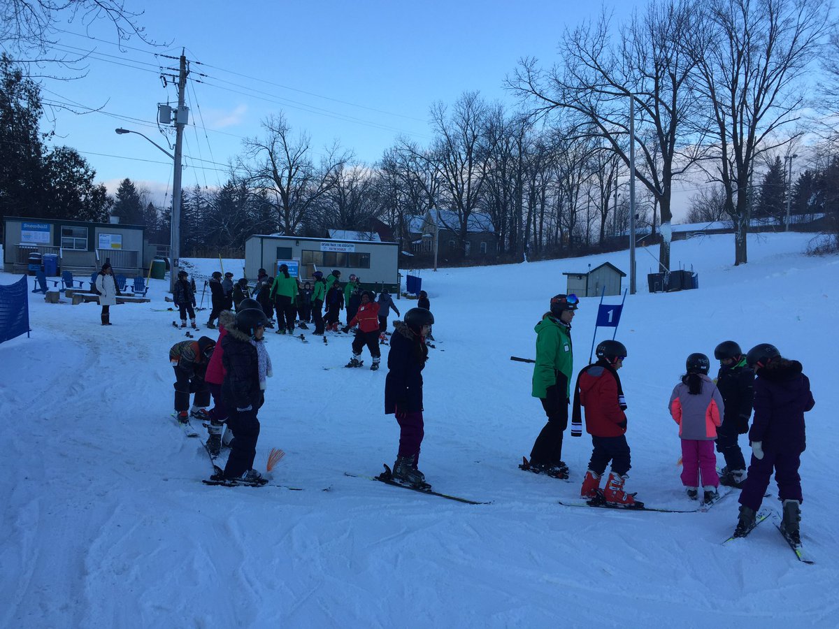 MisterCaruana's tweet photo. Ski lessons @glen_eden with the grade 4s and 5’s. @JamesPotterPS https://t.co/Vep5WyisFb