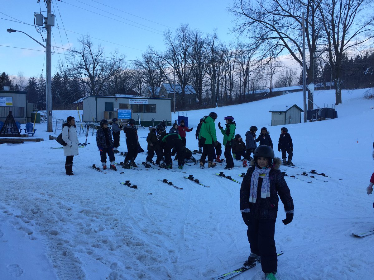 MisterCaruana's tweet photo. Ski lessons @glen_eden with the grade 4s and 5’s. @JamesPotterPS https://t.co/Vep5WyisFb