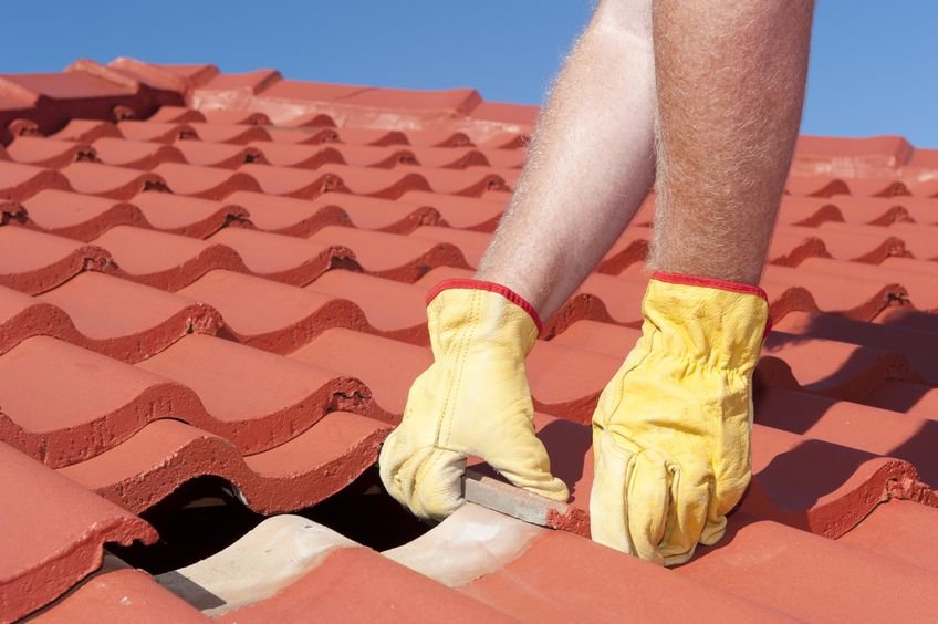 mbangeroofing's tweet photo. We practice both conventional and modern forms of installation. This provides diverse materials from shingle and tile products, to modified bitumen torch and metal roofing systems. 

See our full catalog at  https://t.co/BHNBAk823V

#modernroofing #roofing #shingles https://t.co/UtT1KrCX5x