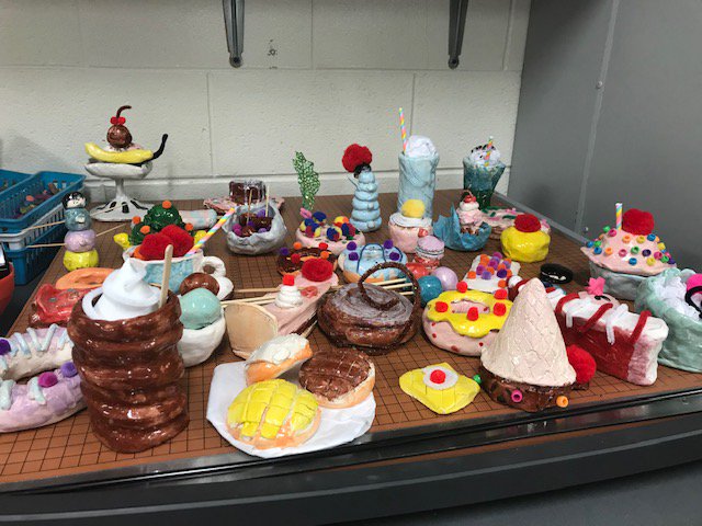 MacArtHendricks's tweet photo. At first look you may think these are photos of cupcake wars in Ms. Lynn's @LynnFACS class, but in fact these are the beautiful, fun and delicious looking clay desserts from 6th grade artists.  Don't blame us if you now need your sugar fix!  #d23mac @D23MacArthur @PHSD23 https://t.co/onl6Q99WUK