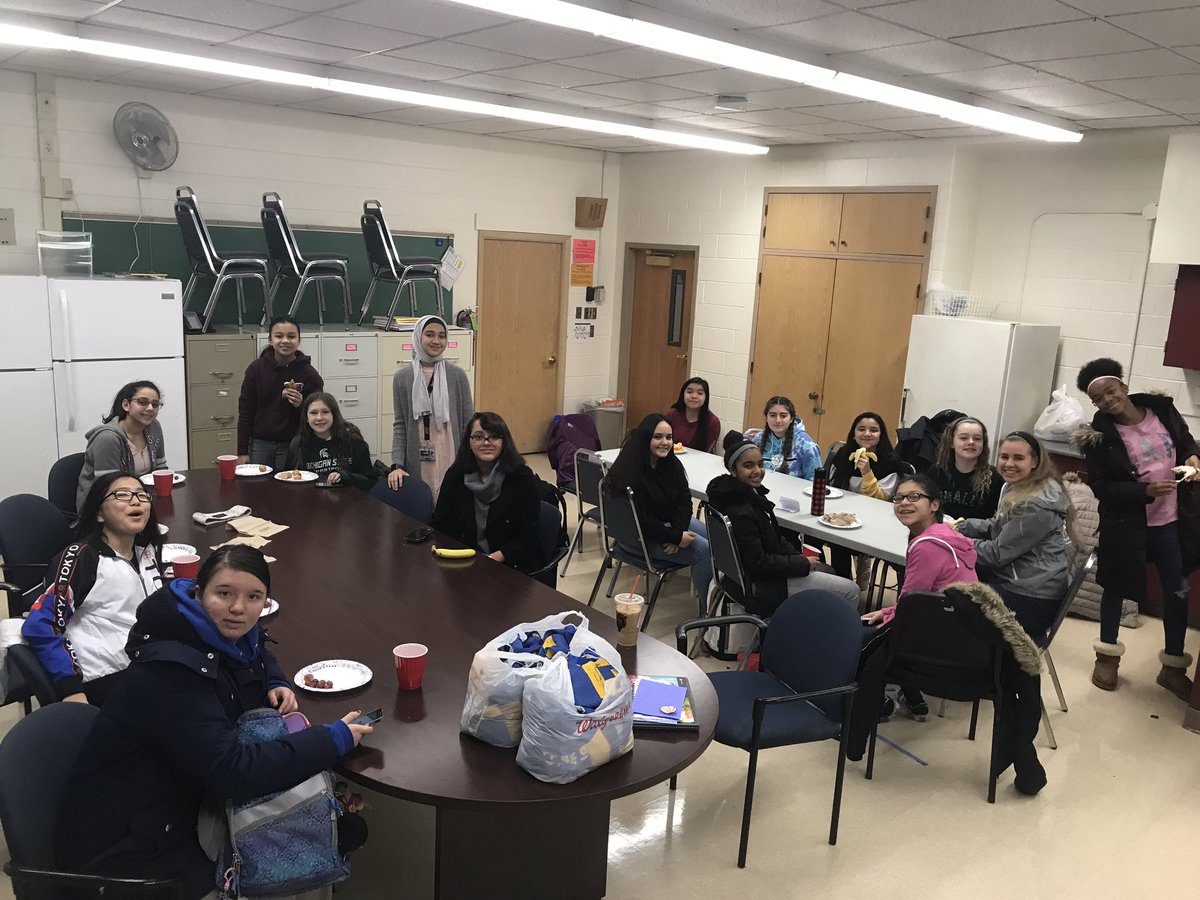 Ended the basketball season this morning with breakfast for the girls! <a href="/Ebauler/">Erin</a> <a href="/D63Gemini/">Gemini School</a> <a href="/MsKaferly/">Ms. Kaferly</a>