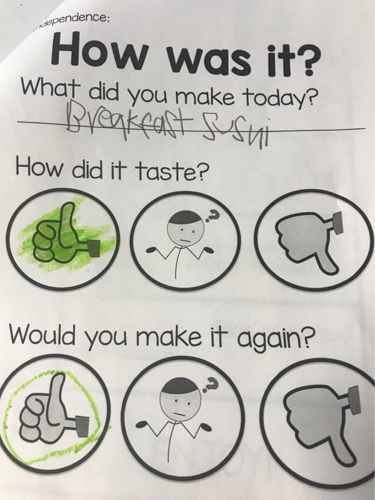 MVillani7's tweet image. Students making breakfast sushi in room 113 #westislip #funfriday #cookingbreakfast