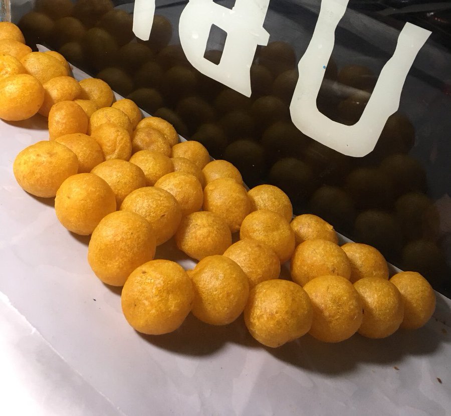 infobdg's tweet photo. Siapa nih yang doyan bola ubi? Taruwit bisa nemuin penjual bola ubi di Jl Gardujati atau Jl ABC. Kalau malam-malam sekitaran Cibadak juga ada kok yang jual bola ubi. Rata-rata dijual dengan harga 12.000 isi 10 biji. Foto : Instagram Enaknih #infoBDGkuliner https://t.co/YvJ4MKsQM8