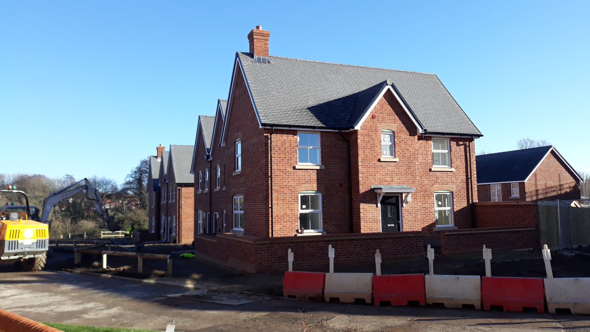 AndyWoolley76's tweet photo. Our first #AffordableRent houses on this development are looking fine in the winter sun at #CausewayFarm, #Petersfield. 40 great quality homes in a fantastic location, #TeamRadian and @DavidWilsonHome #SharedOwnership homes also available https://t.co/JwEAkFM4Zh https://t.co/6jkH6rmyhu