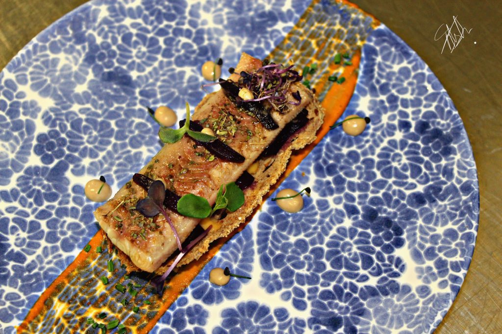 Bdmktnjw's tweet photo. Smoked eel with thyme with red fruit jelly beans, romescu and black garlic all i oli.
#chefbadar #chef #food #foodporn #chefstagram #chefstalk #cocina #michelinstar #yummy #barcelona #gastro #gastronomia #michelinstar #michelinguide #foodporn #cocina #cocinadeautor #chef https://t.co/ojdQrFMrS2