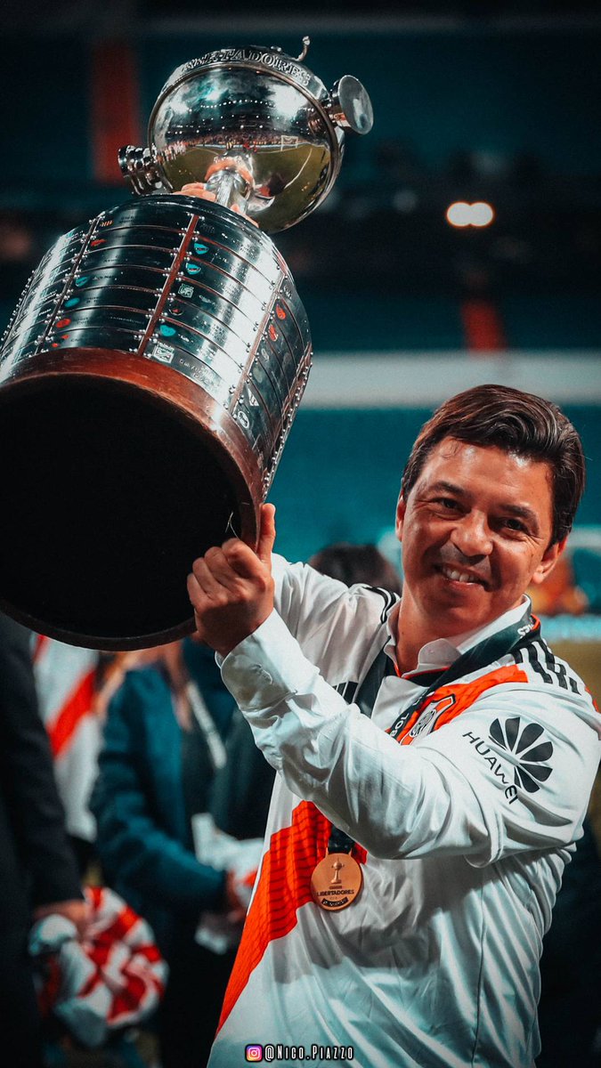 TaLuegoGente's tweet photo. Hoy cumplen Gallardo, Juanfer y Piscu. Explicame por qué no es feriado nacional? https://t.co/TujpsMxxXl