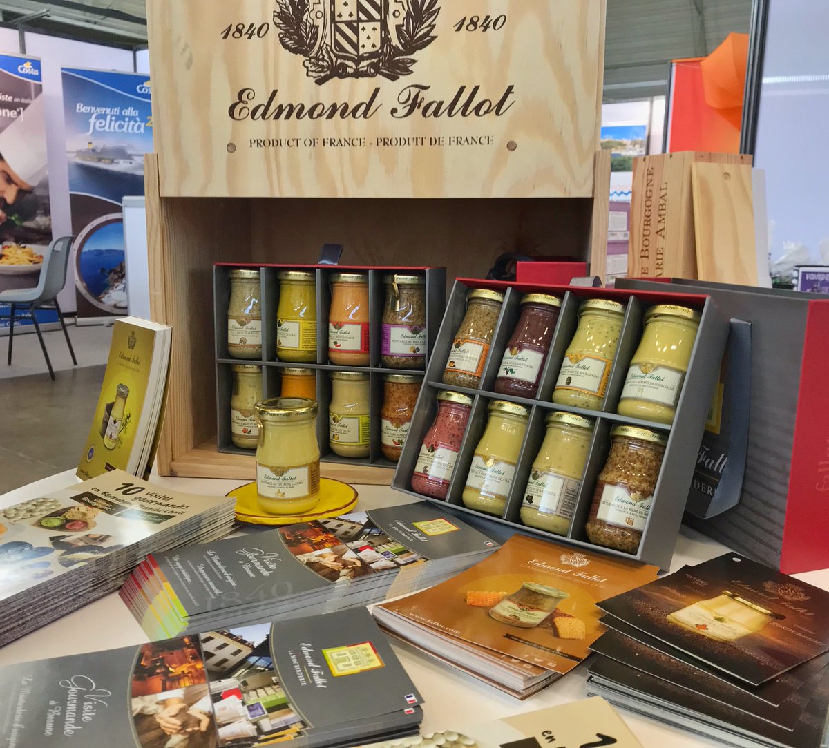 LeCassissium's tweet photo. Amis châlonnais, nous vous attendons tout au long du week-end au salon Girardot en très bonne compagnie 😉@MoutardesFallot @anisdeflavigny @MulotPetitjean @veuveambal https://t.co/Jw0QiNLLds