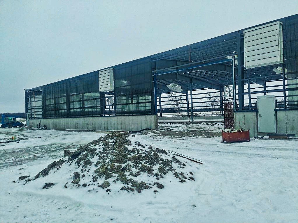MetalCorBS's tweet photo. Updates from a dairy barn (241' x 92' x 22'-6") project in Kippen, Ont. The translucent sidewall panels allow for natural light, while the louvers will create a constant flowing, clean environment for the livestock. #metalcorbuildingsystems #preeng #agconstruction #ontag https://t.co/oEfsoRbXZb