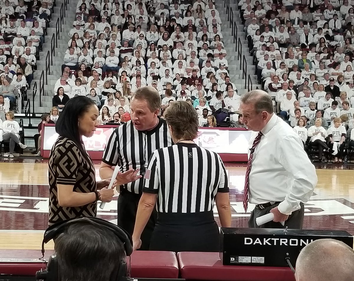 Two exceptional coaches <a href="/dawnstaley/">dawnstaley</a> @CoachVic_MSU in an amazing atmosphere! The A Team on the call <a href="/debbieantonelli/">Debbie Antonelli</a> <a href="/bethmowins/">Beth Mowins</a> and some of the best athletes in college basketball.  A great night for women's basketball and for <a href="/HailStateWBK/">Mississippi State Women's Basketball</a>.