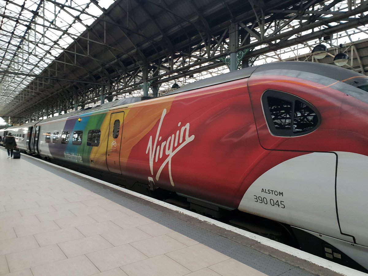 The @VirginTrains train bringing us to London for Fluid presented by @random_josh with special guests @LindaRiley8 @chuckdeer1 @mrjamielove @FerylMusic watch it tonight at 17:30 GMT at gtenmedia.online and our Twitter and Facebook page #gtenmediafluid