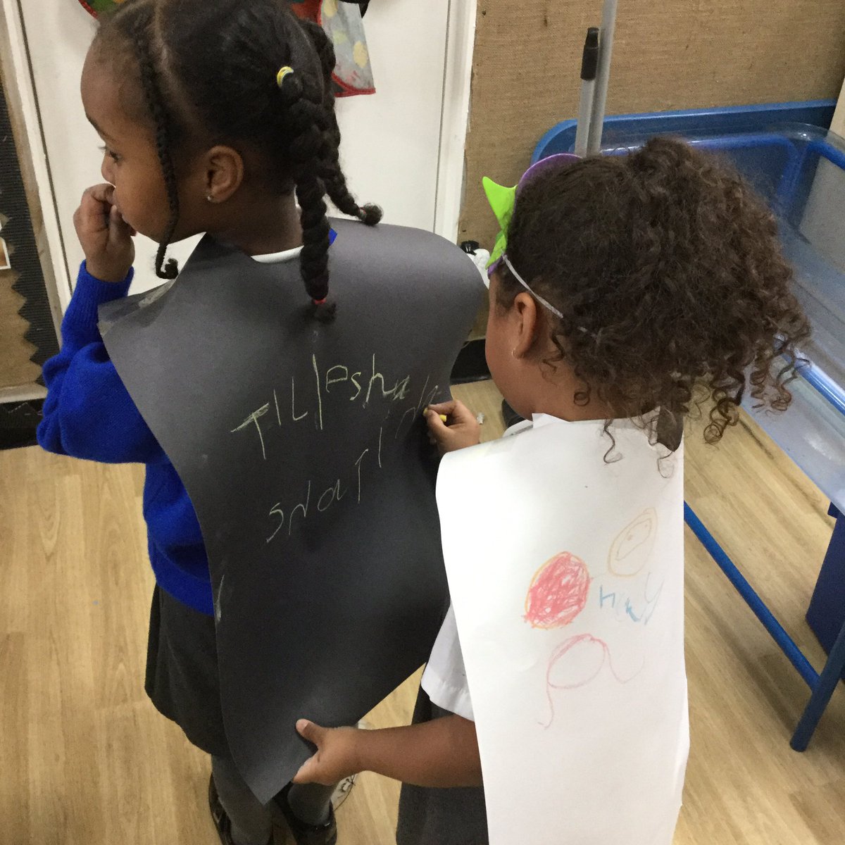 MrsKavanagh79's tweet photo. In Reception during circle time we talked about our friends and what makes a good friend. Then following our Superhero theme, we made friendship capes and wrote on the back of our friend’s cape what makes them a good friend. #PSHCEe @MissLott26 https://t.co/ZxOOF3kSB0