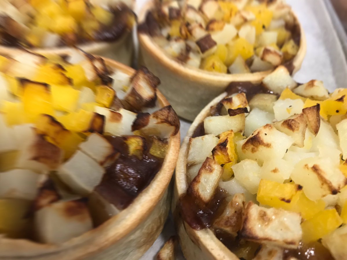 Getting ready for Burns Night with our amazing haggis tatties and neeps pie. Haggis with a splash of gravy topped with diced tatties and neeps 😍