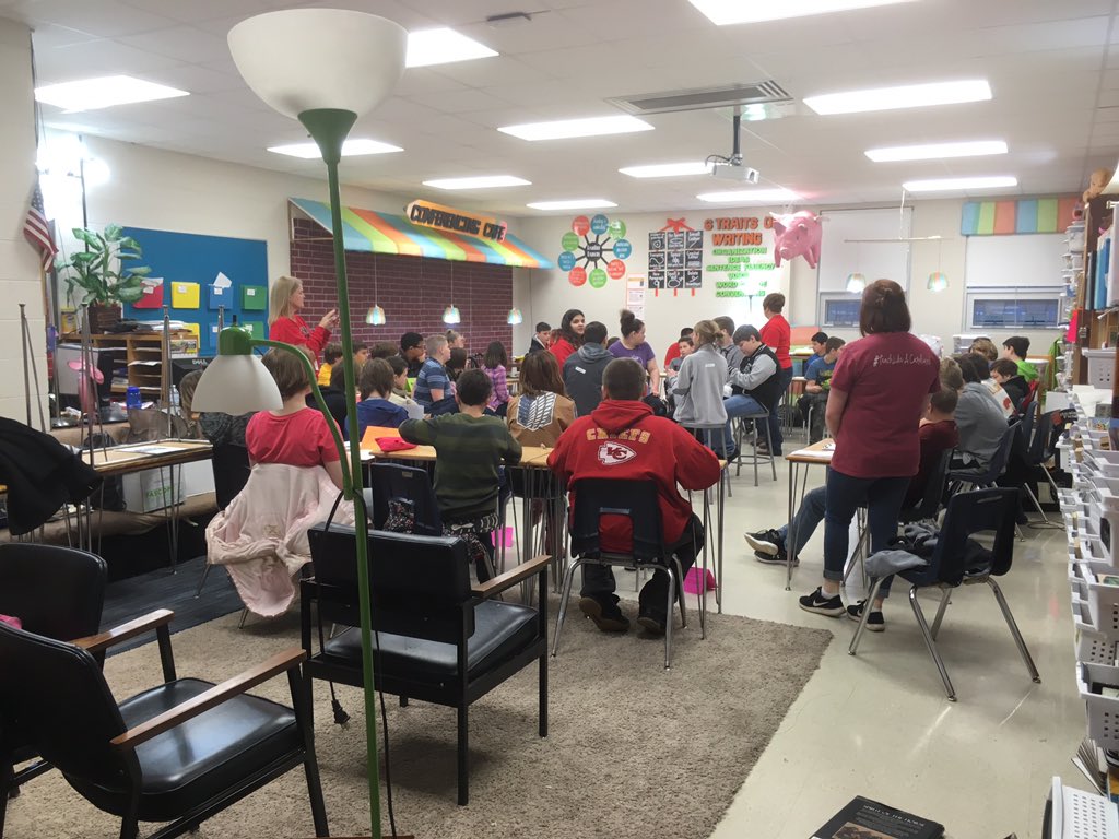 @MsPierceCMS and Mrs. Loyd’s @CMSCardinals students bringing it with a Socratic Seminar this morning on protest, #BLM, & the pledge of allegiance from @Newsela. #learnlikeacardinal #sschat #ssengchat