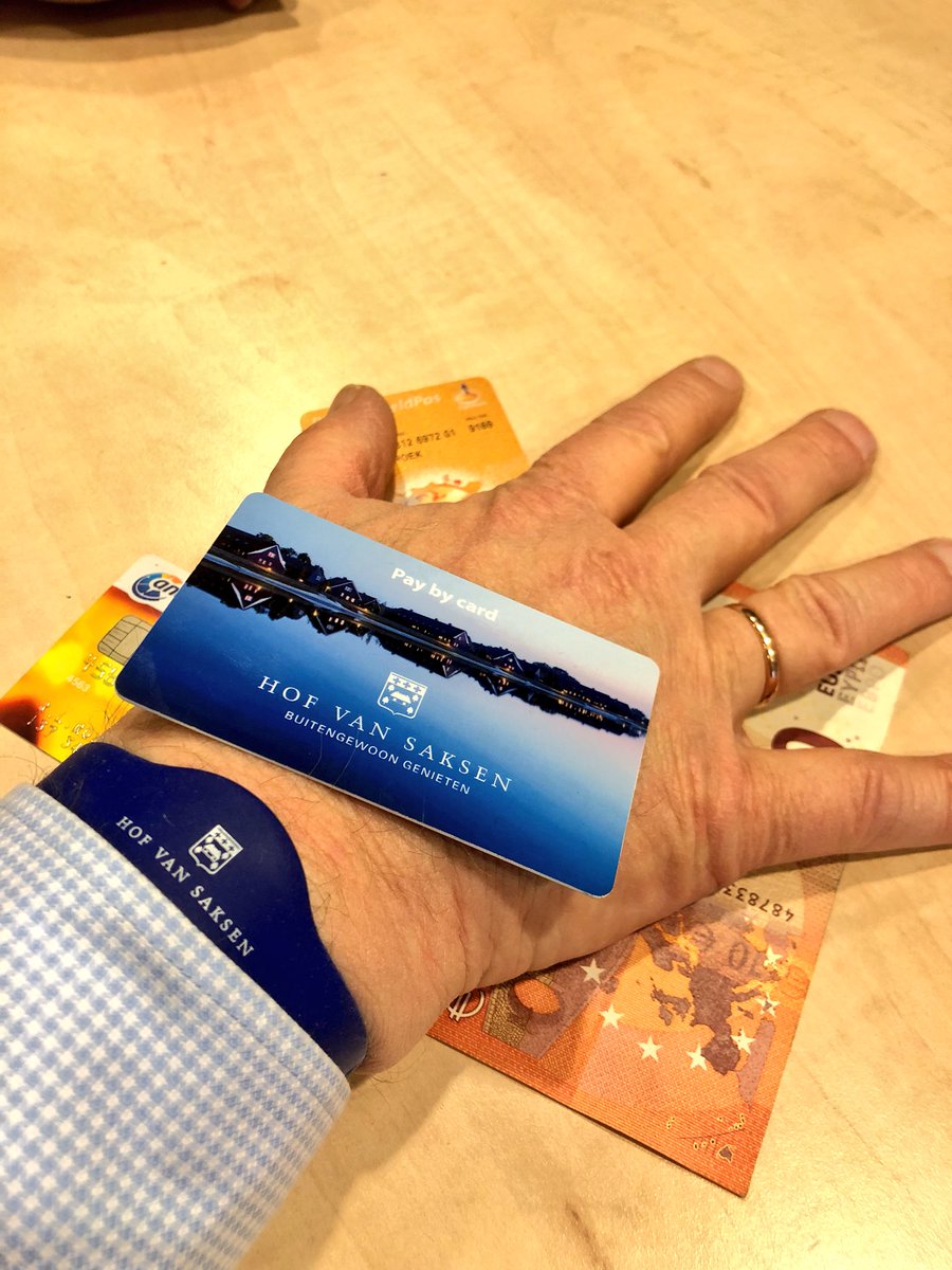 RLRozenbroek's tweet image. Vanaf vandaag kunt u op alle mogelijke manieren betalen op @hofvansaksen. Nieuw: polsband en eigen Hof van Saksen betaalkaart! bit.ly/2FG4GaS