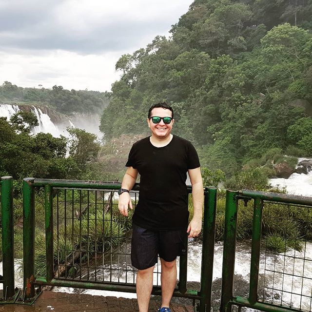 Molhado, mas feliz! 🤣😍 #fozdoiguaçu #parana #cataratas #brasil #argentina #paraguai #3fronteiras🇦🇷🇵🇾🇧🇷 http://bit.ly/2DkvrA0