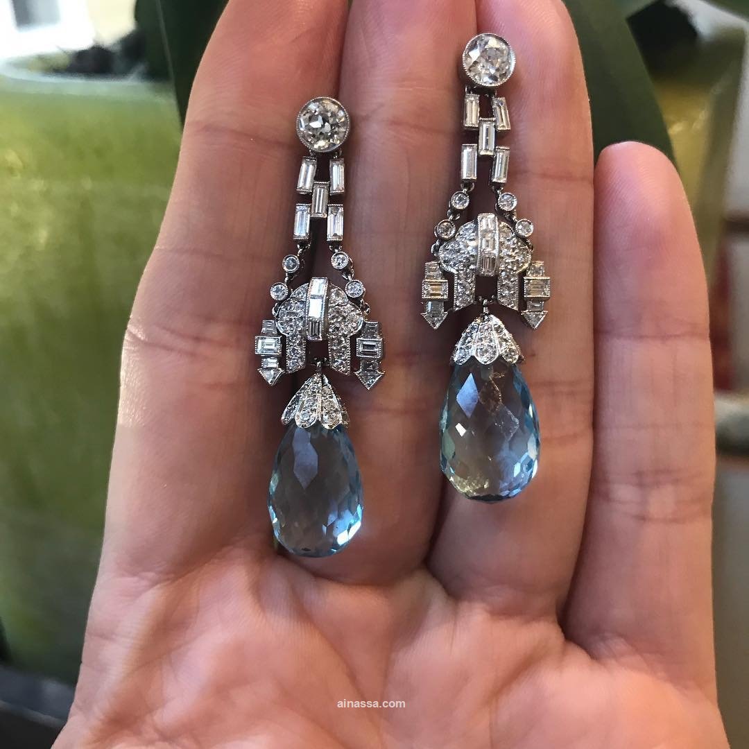 Coming soon a fine pair of aquamarine and diamond drop earrings. 
#jewellerydiscovery 
#aquamarineearrings #blue #blueearrings#fashionblogger #jewelry #earrings #jewellerylover #aquamarine #aquamarineearrings #london #mayfair #diamondearrings

#jewellerydiscovery
#aquamarineea