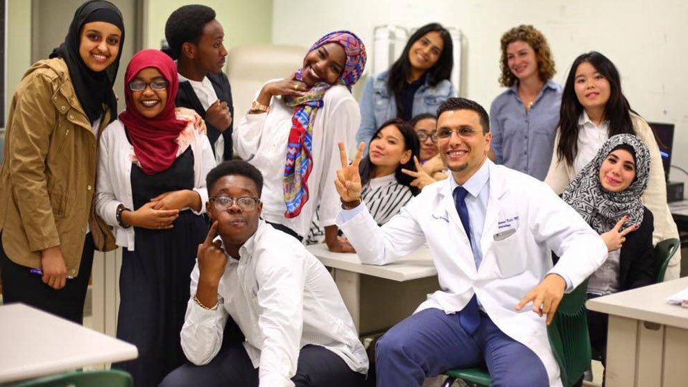 EmoryDeptofMed's tweet image. The Young Physicians Initiative sends @EmroyMedicine students to Atlanta high schools whose students have expressed an interest in medicine. “We inspire underserved students into medicine by being present for them.” - @hevalkellimd Full story: bit.ly/2MgQxCg @AAMCtoday