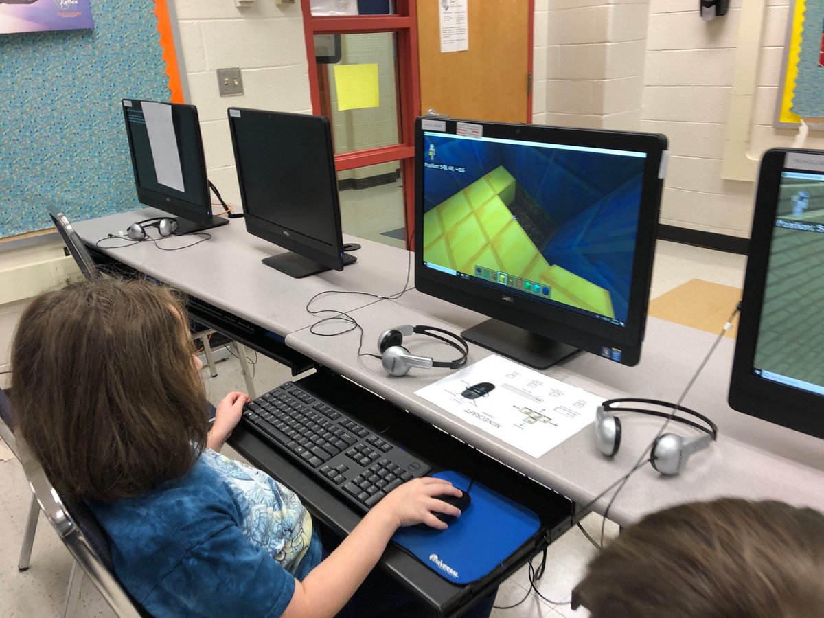 elemitrt's tweet photo. Third grade at @horn_hl practiced the finding area of shapes and rooms today in Minecraft edu while learning to move and build. So fun! #teamup4tech @PlayCraftLearn @RkeCoSchools https://t.co/3orc9CTJgS