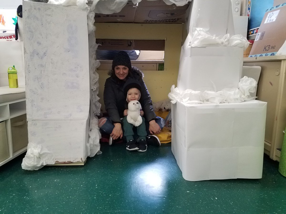 misskrystina86's tweet photo. Our cozy igloo is ready just in time for the big storm... Thanks for the help @mrscoppo ! https://t.co/9k370AhMYA