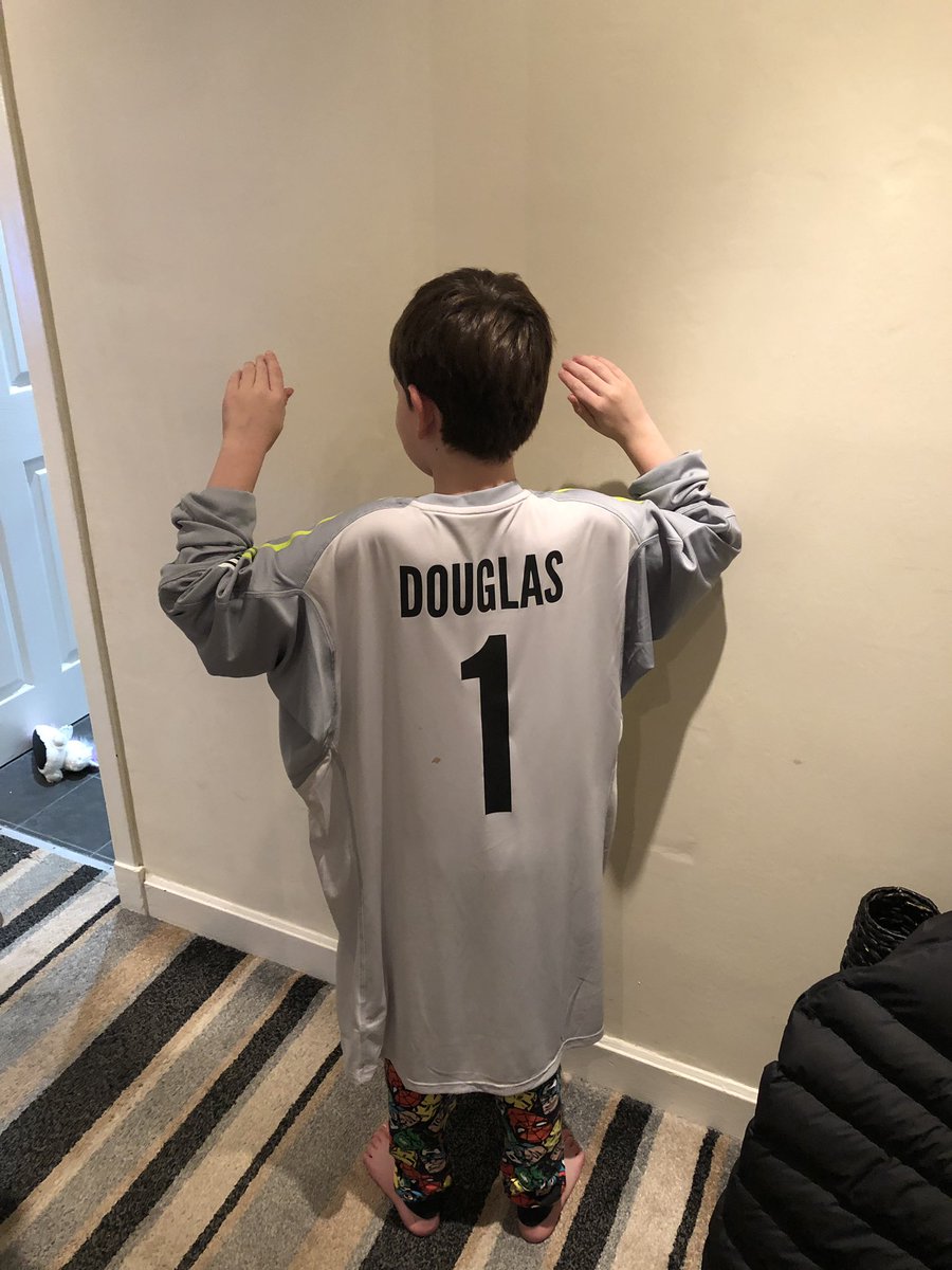 Kian a very happy wee man he says thank you <a href="/Robert__Douglas/">Robert  Douglas</a> for his signed <a href="/StarSixes/">Star Sixes</a> strip👌🏻👌🏻