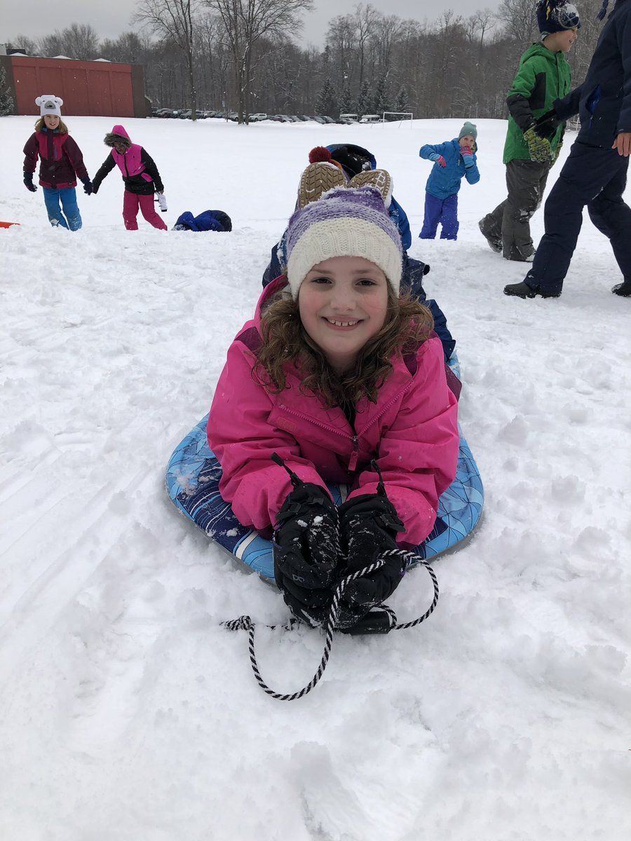bluedaisyteach's tweet image. Indoor &amp;amp; outdoor recess today! #Perfection #shapegame #snow #wintersnow #sledding #snowman @ACSRochester @Anniesk #grade2