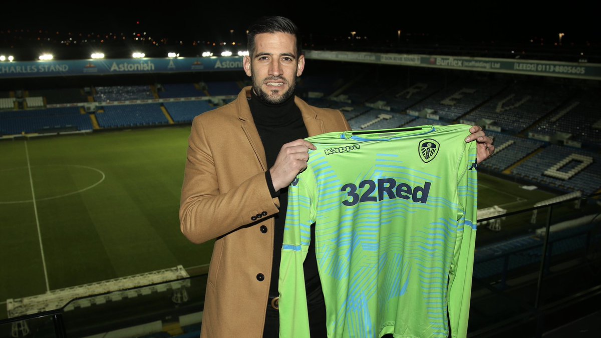 LUFC's tweet image. 🙌 | Competition time! Want to be entered into the prize draw to win a signed @KikoCasilla13 shirt? Simply RT and like this post before 5pm on Sunday