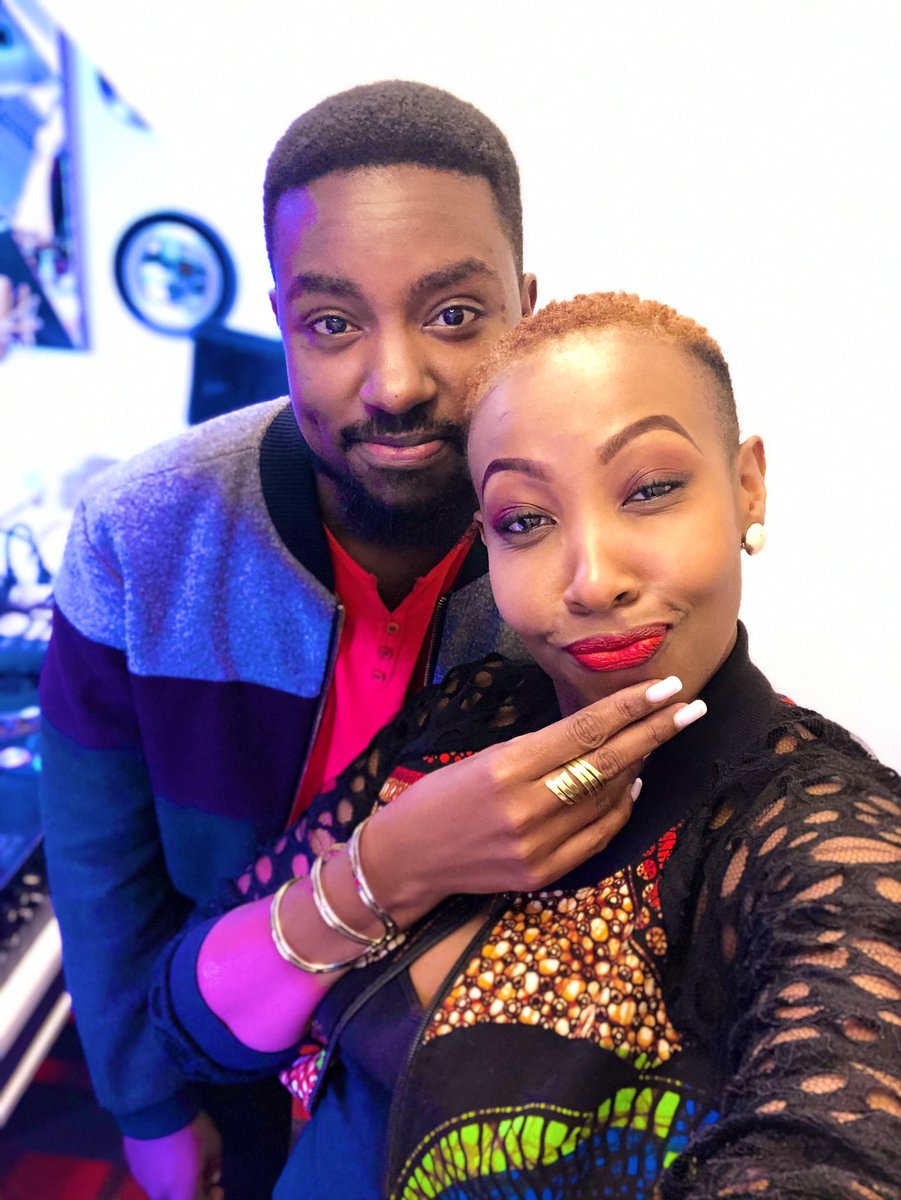 MwalimuRachel's tweet photo. Hii ndio hiyo look ya eh bana!wsup bana! Niko na drinks na mayengs bana! Isssoookay! 😆😆 @deejay_shawn254 akishikilia hapo commander in chief of the armed dimples! #NRGTransit @NRGRadioKE https://t.co/GSSttFmoDS