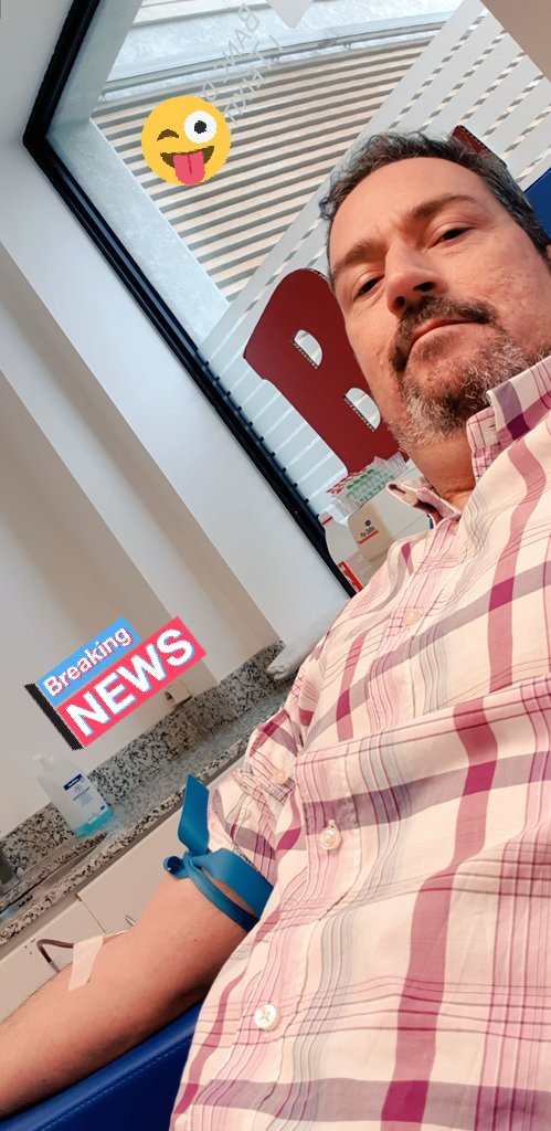 OPomper's tweet photo. Sólo son 5 minutos, no hace daño y alegra el ❤️!! No lo dudes y dona!! (Los selfies no son lo mio! 😅) @donarsangterra #terrassa #bancdesang #sangfluencer #generositatsensefiltres #DonarSangesdeGuapxs #Instablood #MaratoDonantsCAT https://t.co/icFpoWg7Jm