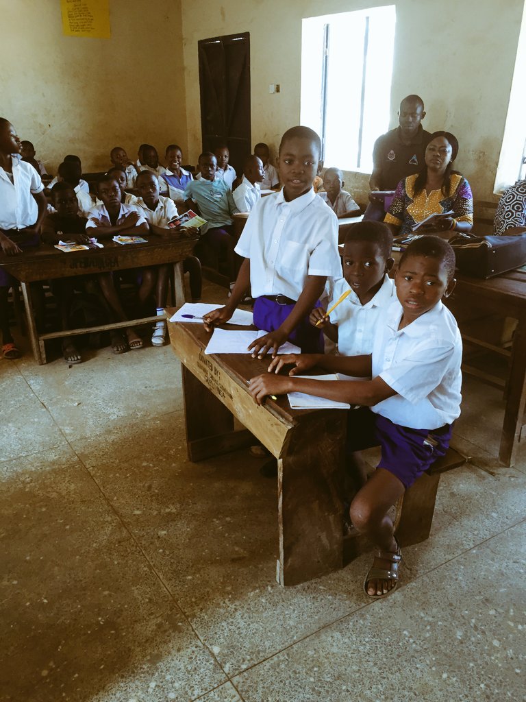 Ukung_Alawa's tweet photo. Psssssssssssssssss! 
Allow me to brag
I organized for my small town OBUDU in Cross River State a first ever Spelling Bee competition and Brah! 
These kids were wonderful. 
Next stop is opening our book club and I'm here for it.
Meet our contestants and winners. https://t.co/K86rvguFli
