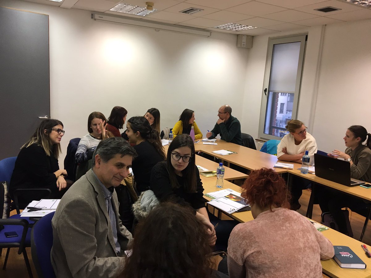 educaglobalele's tweet photo. ¿Hay desmotivación en tu aula? Los #profesdele en Irlanda discutimos sobre ello #eledublin en @ICDublin @eleirinn con @mariaparrula https://t.co/kxxpGou5Xs