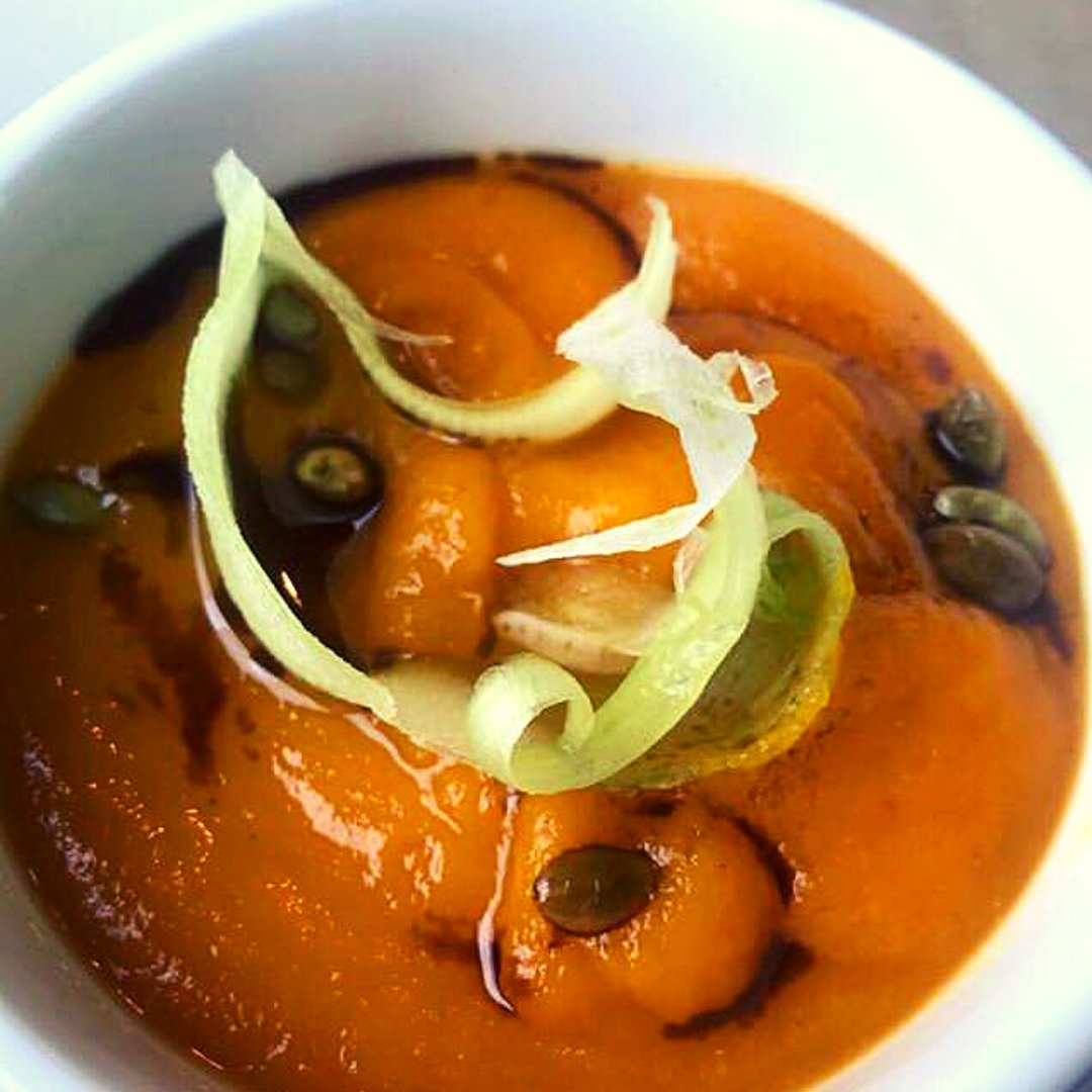 This cold weather is perfect for indulging in our curried butternut bisque off our lunch menu!  
Photo credit:@plantnasedpoundcake on Instagram
floraweha.com