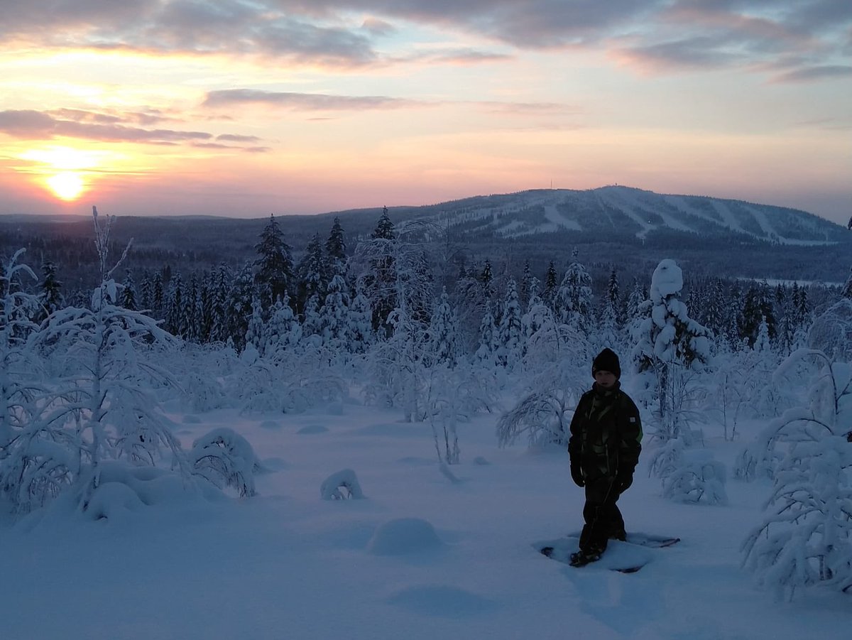 Another beauty of a day! Sometimes it’s fun to see Iso-Syöte from a bith further away😊 #snowshoes #friday #WinterWonderland